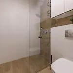 The Grey Nest, Free Private Parking Apartament *