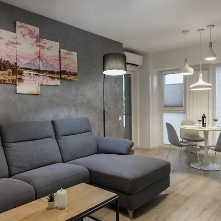The Grey Nest, Free Private Parking * 클루지나포카