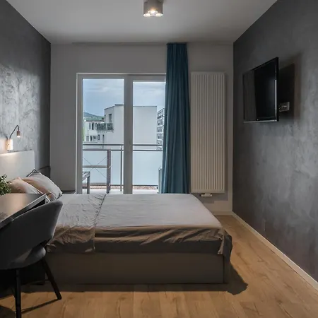 The Grey Nest, Free Private Parking Apartment
