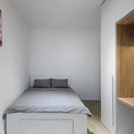 The Grey Nest, Free Private Parking Apartman *