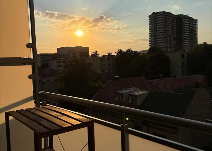 The Grey Nest, Free Private Parking *