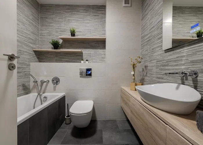 The Grey Nest, Free Private Parking *